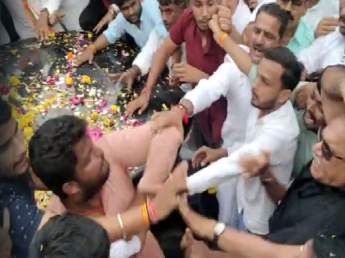 कांग्रेस की ‘जन आक्रोश यात्रा’ में आक्रोश, कार्यकर्ता भिड़े, महिला नेत्री से बदसलूकी